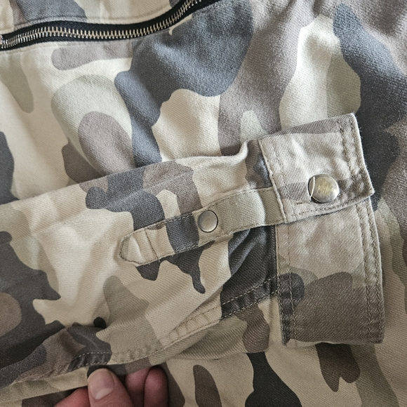 Divided H&M size 8 shacket - Picture 6 of 6